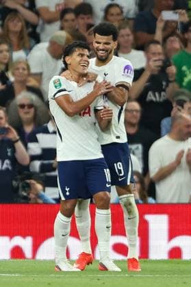 Dominic Solanke of Tottenham Hotspur celebrates scoring his team s second goal of the match with teammate Mateus Fernandes Tottenham Hotspur v Charlton Athletic, EFL Carabao Cup, Second Round, Football, Tottenham Hotspur Stadium, London, UK, 26 08 2026, England - 26 Aug 2026London Tottenham Hotspur Stadium England United Kingdom EDITORIAL USE ONLY No use with unauthorised audio, video, data, fixture lists, club league logos or live services. Online in-match use limited to 120 images, no video emulation. No use in betting, games or single club league player publications.  Copyright: xHanc WiredxPhotos Shutterstockx 17118212y