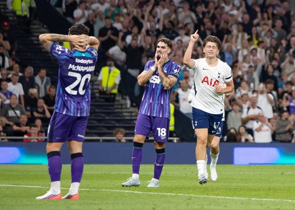 Tottenham Hotspur v Charlton Athletic, EFL Carabao Cup, Second Round, Football, Tottenham Hotspur Stadium, London, UK - 26 Aug 2026 Mikey Moore of Tottenham Hotspur celebrates after scoring his team s first goal of the game London Tottenham Hotspur Stadium Tottenham GBR, UK NEWSPAPERS OUT Copyright: xEllixBirchx