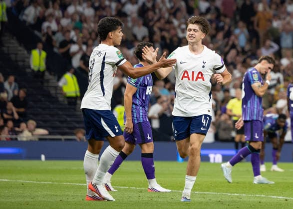 Tottenham Hotspur v Charlton Athletic, EFL Carabao Cup, Second Round, Football, Tottenham Hotspur Stadium, London, UK - 26 Aug 2026 Mikey Moore of Tottenham Hotspur celebrates withMateus Fernandes of Tottenham Hotspur after scoring his team s first goal of the game London Tottenham Hotspur Stadium Tottenham GBR, UK NEWSPAPERS OUT Copyright: xEllixBirchx