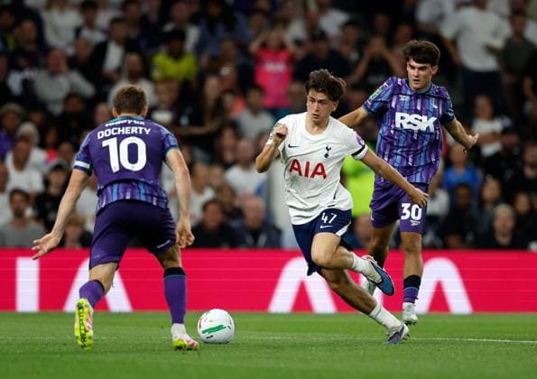 Mikey Moore of Tottenham Hotspur takes on Rob Apter (30) and Greg Docherty (10) of Charlton Athletic Tottenham Hotspur v Charlton Athletic, EFL Carabao Cup, Second Round, Football, Tottenham Hotspur Stadium, London, UK - 26 Aug 2026London Tottenham Hotspur Stadium United Kingdom EDITORIAL USE ONLY No use with unauthorised audio, video, data, fixture lists, club league logos or live services. Online in-match use limited to 120 images, no video emulation. No use in betting, games or single club league player publications.  Copyright: xMattxImpey Shutterstockx 17115050at
