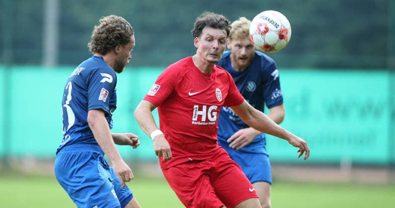 Soccer, 2026–2027 season, Regionalliga Nord, Eimsbütteler TV, Bremer SV, Justin Bretgeld (BSV), l, Jasper Hölscher (Wandsbek, Hamburg)