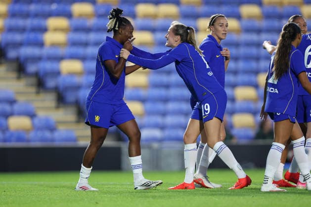 Chelsea gegen Real Sociedad Frauen, 26. August 2026, London – UEFA-Frauen-Champions-League, dritte Qualifikationsrunde, Hinspiel: Chelsea gegen Real Sociedad Frauen. Melvine Malard von Chelsea feiert mit ihren Teamkolleginnen das vierte Tor. Foto: Charlotte Wilson, Offside, London, Großbritannien  Copyright: xCharlottexWilsonx xOffsidexOffside