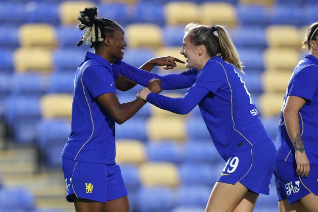 Chelsea gegen Real Sociedad Frauen, 26. August 2026, London – UEFA-Frauen-Champions-League, dritte Qualifikationsrunde, Hinspiel: Chelsea gegen Real Sociedad Frauen. Melvine Malard von Chelsea feiert mit ihren Teamkolleginnen das vierte Tor. Foto: Charlotte Wilson, Offside, London, Großbritannien  Copyright: xCharlottexWilsonx xOffsidexOffside