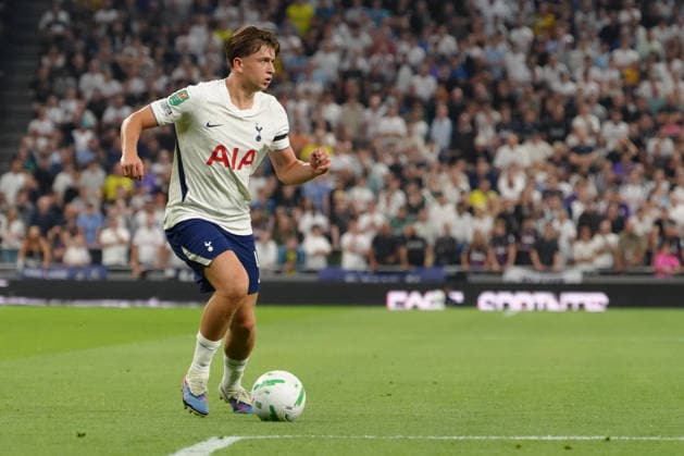 26th August 2026; Tottenham Hotspur Stadium, London, England; Carabao Cup Football, Tottenham Hotspur versus Charlton Athletic; Mikey Moore of Tottenham Hotspur dribbles with the ball TomxMajor