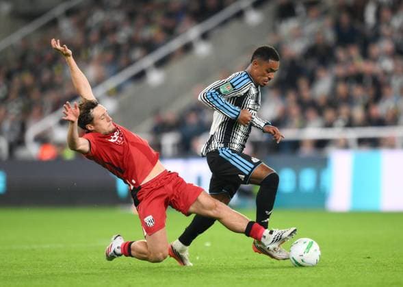 Callum Styles of West Bromwich Albion challenges Jacob Ramsey of Newcastle United Newcastle United v West Bromwich Albion, EFL Carabao Cup, Second Round, Football, St James Park, Newcastle, UK - 26 Aug 2026Newcastle St James Park United Kingdom EDITORIAL USE ONLY No use with unauthorised audio, video, data, fixture lists, club league logos or live services. Online in-match use limited to 120 images, no video emulation. No use in betting, games or single club league player publications.  Copyright: xRichardxLee Shutterstockx 17115059bf