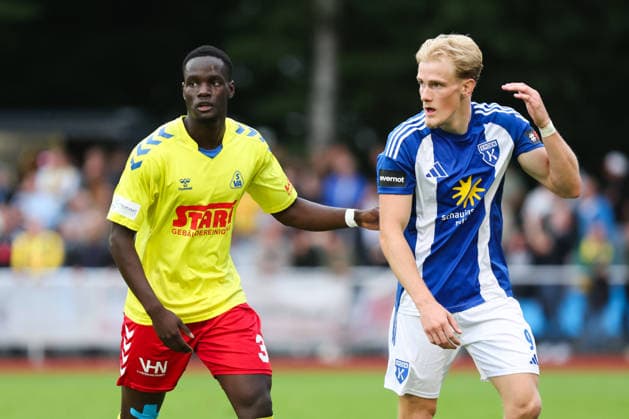 August 26, 2026, Soccer, Men s, Regionalliga Nord, Matchday 5, SV Atlas Delmenhorst vs. BSV Kickers Emden, Theo Schröder (No. 9, BSV Kickers Emden) in a tackle with Andre Ndiaye (No. 3, SV Atlas Delmenhorst)
