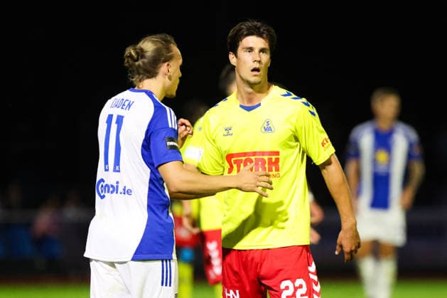 August 26, 2026, Soccer, Men s, Regionalliga Nord, Matchday 5, SV Atlas Delmenhorst vs. BSV Kickers Emden, Matti Tjaden (No. 11, blue) of BSV Kickers Emden in a tackle with Linus Urban (No. 22) of SV Atlas Delmenhorst