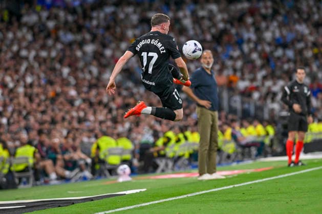 August 26, 2026, Madrid, Madrid, Spain: 17 SERGIO GOMEZ of Real Sociedad SAD controls the ball during the match on the second matchday of the 2026 27 National League First Division Championship between REAL MADRID C.F. and REAL SOCIEDAD, played at the Bernabo u Stadium on August 26, 2026, in Madrid, Spain. REAL MADRID C.F. Vs. REAL SOCIEDAD - 2026 27 National League First Division Championship (08 26 26)  - ZUMAc312 20260826_zsp_c312_119 Copyright: xOscarxManuelxSanchezx