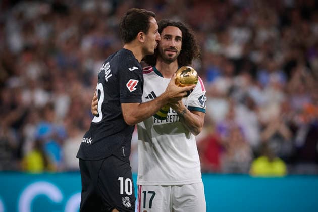 REAL MADRID CF v REAL SOCIEDAD. LA LIGA 2026 2027. ROUND 1. Real Madrid CF™s Marc Cucurella (r) and Real Sociedad s Mikel Oyarzabal with the World Cup trophy during La Liga match. August 26 ,2026. (ALTERPHOTOS Ropero) MadridSpain  Copyright: xRoperox