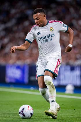 Real Madrid CF v Real Sociedad Kylian Mbappe of Real Madrid CF is in action with the ball during the LaLiga EA Sports football match between Real Madrid CF and Real Sociedad at Estadio Bernabeu on August 26, 2026 in Madrid, Spain. Madrid Estadio Bernabeu Madrid Spain Copyright: xAlbertoxGardinx AGardin_20260826_Foot_Liga_Rea_Mad_Rea_Soc_0132