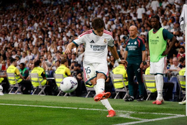 Arda Güler of Real Madrid CF takes a shot during the LaLiga EA Sports match between Real Madrid CF and Real Sociedad de Fútbol at Estadio Santiago Bernabéu on August 26, 2026, in Madrid, Spain. Photo by Manu Reino, DeFodi Images
