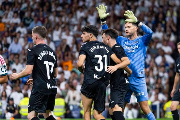 ESP Real Madrid CF vs. Real Sociedad La Liga EA Sports Alex Remiro of Real Sociedad celebrates his teammate s save during the La Liga EA Sports match between Real Madrid and Real Sociedad at Estadio Santiago Bernabéu on August 26, 2026, in Madrid, Spain Madrid Madrid Spain Soccer Copyright: xAlejandroxMatiasx