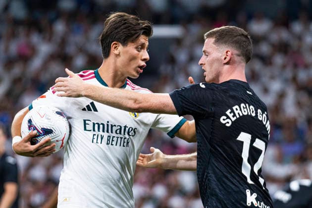 ESP Real Madrid CF vs. Real Sociedad La Liga EA Sports Arda Güler of Real Madrid argues with Sergi Gómez of Real Sociedad during a La Liga EA Sports match between Real Madrid and Real Sociedad at Estadio Santiago Bernabéu on August 26, 2026, in Madrid, Spain Madrid Madrid Spain Soccer Copyright: xAlejandroxMatiasx
