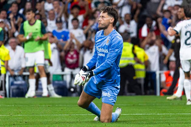 ESP Real Madrid CF vs. Real Sociedad La Liga EA Sports Alex Remiro reacts as Real Madrid s Kylian Mbappé celebrates his goal with his teammates during the La Liga EA Sports match between Real Madrid and Real Sociedad at Estadio Santiago Bernabéu on August 26, 2026, in Madrid, Spain Madrid Madrid Spain Soccer Copyright: xAlejandroxMatiasx