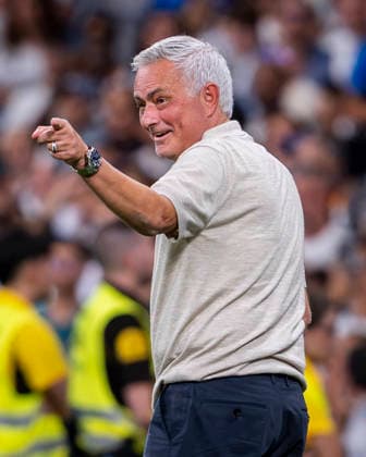 Real Madrid CF v Real Sociedad Jose Mourinho, head coach of Real Madrid CF, celebrates a goal of his team during the LaLiga EA Sports football match between Real Madrid CF and Real Sociedad at Estadio Bernabeu on August 26, 2026 in Madrid, Spain. Madrid Estadio Bernabeu Madrid Spain Copyright: xAlbertoxGardinx AGardin_20260826_Foot_Liga_Rea_Mad_Rea_Soc_0188