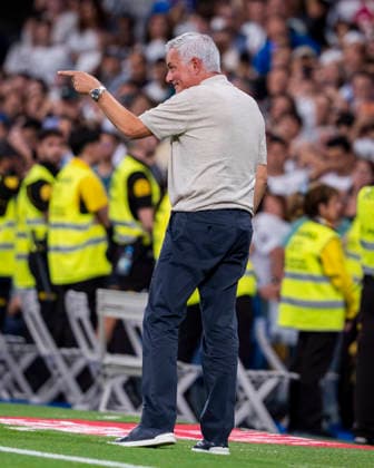 Real Madrid CF v Real Sociedad Jose Mourinho, head coach of Real Madrid CF, celebrates a goal of his team during the LaLiga EA Sports football match between Real Madrid CF and Real Sociedad at Estadio Bernabeu on August 26, 2026 in Madrid, Spain. Madrid Estadio Bernabeu Madrid Spain Copyright: xAlbertoxGardinx AGardin_20260826_Foot_Liga_Rea_Mad_Rea_Soc_0189