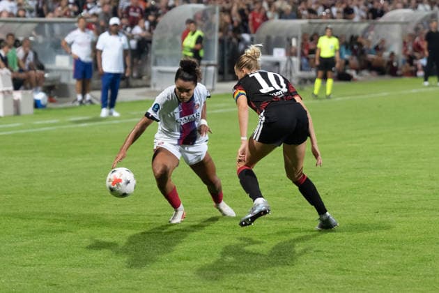 August 26, 2026, xhfmx, Soccer, UEFA Women s Champions League Qualifying Round 3, Eintracht Frankfurt Women vs. Paris Saint-Germain Women, Laura Freigang (Eintracht Frankfurt), No. 10, defending against an opponent (Frankfurt)