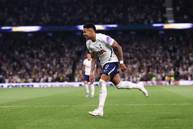 Tottenham Hotspur gegen Charlton Athletic, 26. August 2026, London, Carabao Cup, zweite Runde: Tottenham Hotspur gegen Charlton Athletic – Savio von Tottenham Hotspur feiert das fünfte Tor. Foto: Jacques Feeney, Abseits, London, Großbritannien  Copyright: xJacquesxFeeneyx xOffsidexOffside