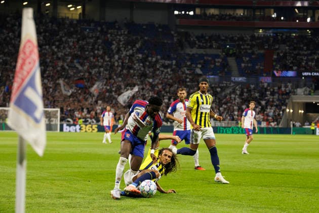 Ernest Nuamah and Matteo Guendouzi seen during UEFA Champions League play off qualifying game between teams of Olympique Lyon and Fenerbahce SK (Quentin Montiel-Font Ball Raw Images) DÃ cines-Charpieu Groupama Stadium France Copyright: xQuentinxMontiel-Fontx quentinmontielfont_lyon_fenerbahce_2627-2
