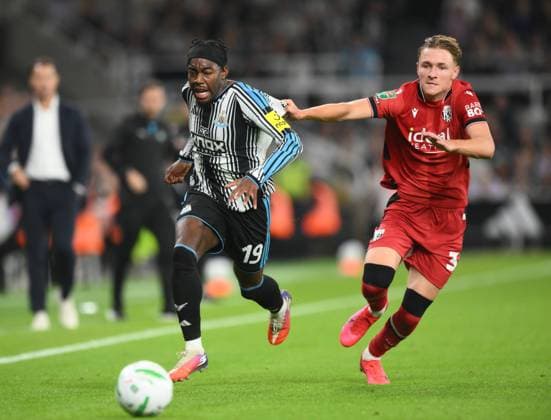 Ollie Bostock of West Bromwich Albion pulls back Anthony Elanga of Newcastle United Newcastle United v West Bromwich Albion, EFL Carabao Cup, Second Round, Football, St James Park, Newcastle, UK - 26 Aug 2026Newcastle St James Park United Kingdom EDITORIAL USE ONLY No use with unauthorised audio, video, data, fixture lists, club league logos or live services. Online in-match use limited to 120 images, no video emulation. No use in betting, games or single club league player publications.  Copyright: xRichardxLee Shutterstockx 17115059cn
