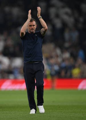 Tottenham Hotspur v Charlton Athletic Carabao Cup Charlton Athletic manager Nathan Jones applauds their fans at full time during the Carabao Cup Second Round match at Tottenham Hotspur Stadium, London 26 08 2026 UK Newspapers OUT Copyright: xDanielxHamburyx FIL-23825-0144