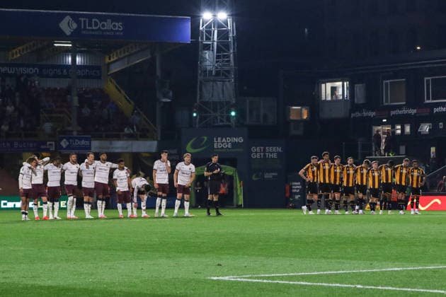 BRADFORD, ENGLAND - AUGUST 26: The Players line up for the penalty shootout during the Carabao Cup match between Bradford City and Burnley at Valley Parade on August 26, 2026 in Bradford, England. Copyright: xSeanxChandlerx xSPPx Sportspressphoto_SPR216530