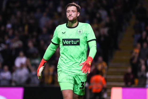 BRADFORD, ENGLAND - AUGUST 26: Goalkeeper Gregoire Coudert of Burnley during the penalty shootout in Carabao Cup match between Bradford City and Burnley at Valley Parade on August 26, 2026 in Bradford, England. Copyright: xSeanxChandlerx xSPPx Sportspressphoto_SPR216537