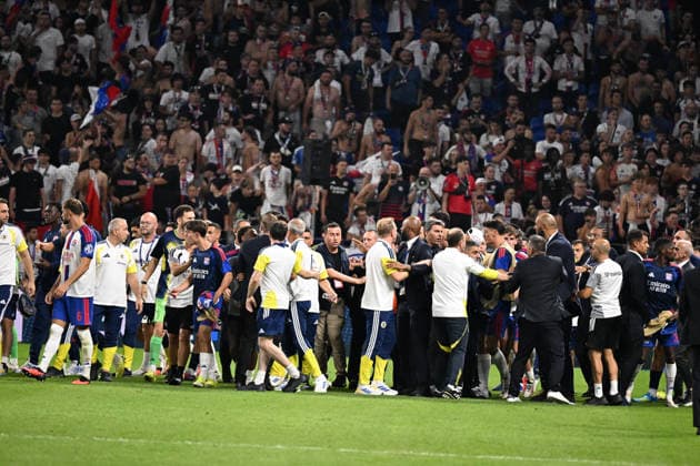 Football : Olympique Lyonnais v Fenerbahce SK - UEFA Champions League, Play-offs - 26 08 2026 Provocation by the Fenerbahce player, Guendouzi, and a mass brawl between players after winniner the UEFA Champions League, Play-offs, second leg football match between Olympique Lyonnais and Fenerbahce SK at Groupama Stadium Decines Charpieu Lyon France on August 26 2026 LYONFrance  Copyright: xMouradxAllilix