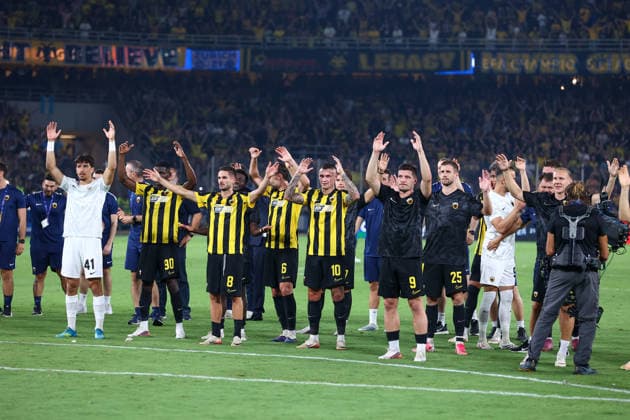 AEK Athens v PFC Levski Sofia UEFA Champions League AEK Athens players thank their supporters at the end of the UEFA Champions League Play-Off Second Leg match at AEK Arena, Athens 26 08 2026 UK Newspapers OUT Copyright: xYannisxHalasx FIL-23829-0072