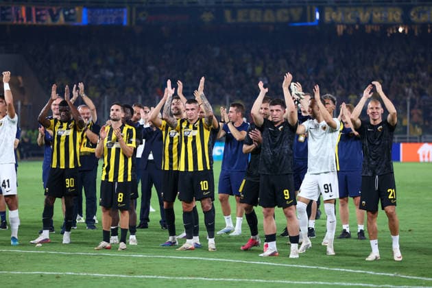AEK Athens v PFC Levski Sofia UEFA Champions League AEK Athens players thank their supporters at the end of the UEFA Champions League Play-Off Second Leg match at AEK Arena, Athens 26 08 2026 UK Newspapers OUT Copyright: xYannisxHalasx FIL-23829-0074