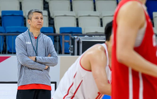 Qatar V China- FIBA Basketball World Cup 2027 Qualifiers Guo Shiqiang, head coach of Team China, is seen during a training session ahead of the FIBA Basketball World Cup 2027 Asian Qualifiers match against Qatar on August 26, 2026, in Al Wakrah, Qatar. The match is part of the fourth window of the Asian Qualifiers for the FIBA Basketball World Cup 2027. Qatar and China are in Group F. DOHA Qatar Copyright: xNOUSHADx