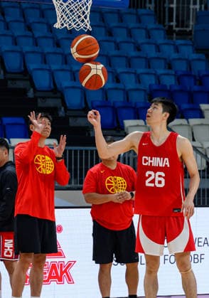 Qatar V China- FIBA Basketball World Cup 2027 Qualifiers Junlong Zhu (R) of Team China attends a training session ahead of the FIBA Basketball World Cup 2027 Asian Qualifiers match against Qatar on August 26, 2026, in Al Wakrah, Qatar. The match is part of the fourth window of the Asian Qualifiers for the FIBA Basketball World Cup 2027. Qatar and China are in Group F. DOHA Qatar Copyright: xNOUSHADx