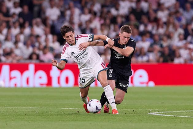 ESP LaLiga EA Sports Real Madrid vs. Real Sociedad: Arda Güler of Real Madrid battles for possession with Benat Turrientes of Real Sociedad during the LaLiga EA Sports match between Real Madrid and Real Sociedad played at the Bernabéu Stadium in Madrid on August 26, 2026, in Spain. Madrid, Spain. Soccer Copyright: xAgenciaxLOFx