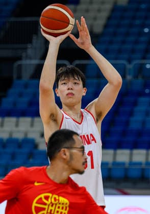 Qatar V China- FIBA Basketball World Cup 2027 Qualifiers Hansen Yang (L) of Team China attends a training session ahead of the FIBA Basketball World Cup 2027 Asian Qualifiers match against Qatar on August 26, 2026, in Al Wakrah, Qatar. The match is part of the fourth window of the Asian Qualifiers for the FIBA Basketball World Cup 2027. Qatar and China are in Group F. DOHA Qatar Copyright: xNOUSHADx