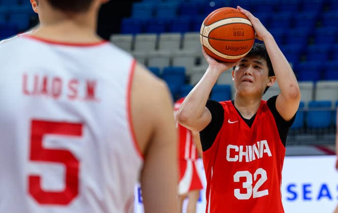 Qatar V China- FIBA Basketball World Cup 2027 Qualifiers Li Yuezhou (R) of Team China attends a training session ahead of the FIBA Basketball World Cup 2027 Asian Qualifiers match against Qatar on August 26, 2026, in Al Wakrah, Qatar. The match is part of the fourth window of the Asian Qualifiers for the FIBA Basketball World Cup 2027. Qatar and China are in Group F. DOHA Qatar Copyright: xNOUSHADx