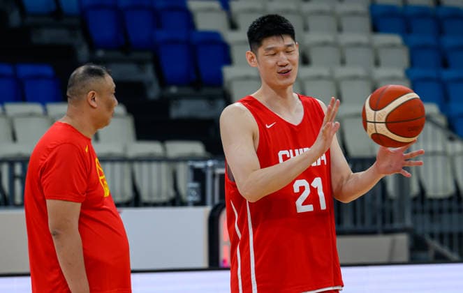 Qatar V China- FIBA Basketball World Cup 2027 Qualifiers Jinqiu Hu (R) of Team China attends a training session ahead of the FIBA Basketball World Cup 2027 Asian Qualifiers match against Qatar on August 26, 2026, in Al Wakrah, Qatar. The match is part of the fourth window of the Asian Qualifiers for the FIBA Basketball World Cup 2027. Qatar and China are in Group F. DOHA Qatar Copyright: xNOUSHADx