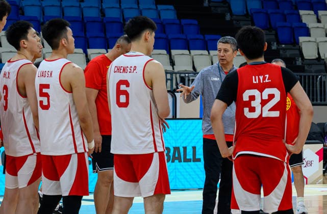 Qatar V China- FIBA Basketball World Cup 2027 Qualifiers Guo Shiqiang, head coach of Team China, is seen during a training session ahead of the FIBA Basketball World Cup 2027 Asian Qualifiers match against Qatar on August 26, 2026, in Al Wakrah, Qatar. The match is part of the fourth window of the Asian Qualifiers for the FIBA Basketball World Cup 2027. Qatar and China are in Group F. DOHA Qatar Copyright: xNOUSHADx