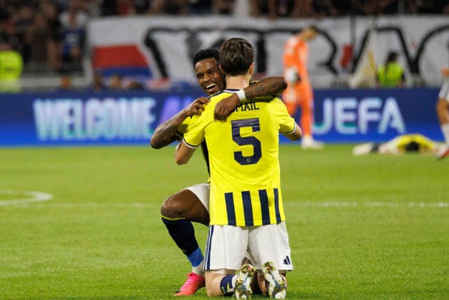 Nelson Semedo and Ismail Yuksek seen during UEFA Champions League play off qualifying game between teams of Olympique Lyon and Fenerbahce SK (Quentin Montiel-Font Ball Raw Images) DÃ cines-Charpieu Groupama Stadium France Copyright: xQuentinxMontiel-Fontx quentinmontielfont_lyon_fenerbahce_2627-12-2