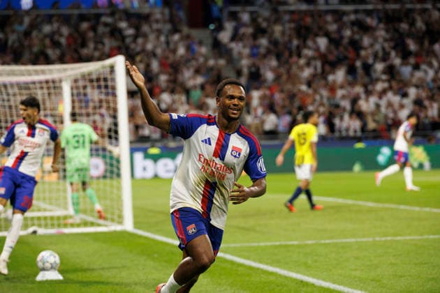 Lois Openda seen celebrating after scoring goal during UEFA Champions League play off qualifying game between teams of Olympique Lyon and Fenerbahce SK (Quentin Montiel-Font Ball Raw Images) DÃ cines-Charpieu Groupama Stadium France Copyright: xQuentinxMontiel-Fontx quentinmontielfont_lyon_fenerbahce_2627-6-2