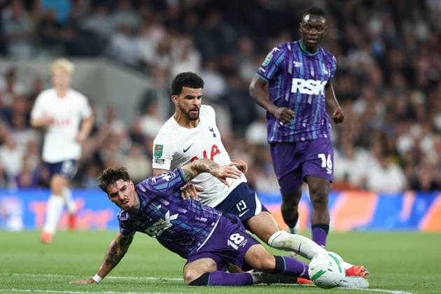 Tottenham Hotspur v Charlton Athletic, Carabao Cup Ivan Mesik of Charlton Athletic battles with Dominic Solanke of Tottenham Hotspur during the Tottenham Hotspur v Charlton Athletic Carabao Cup 2nd Round match at the Tottenham Hotspur Stadium, London, England on 26 August 2026 Credit: Ian Stephen Every Second Media Editorial use only. All images are copyright Every Second Media Limited. No images may be reproduced without prior permission. All rights reserved. Premier League and Football League images are subject to licensing agreements with Football DataCo Limited. see https: www.football-dataco.com Copyright: xIMAGO EveryxSecondxMediax ESM-2118-0041 IanxStephenx xEveryxSecondxMediax