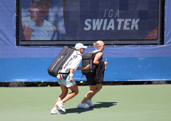 August 26, 2026, New York City, New York, USA: IGA SWIATEK and DARIA ABRAMOWICZ of Poland during practise session before US Open. New York, USA. Tennis: US Open - Iga Swiatek And Daria Abramowicz  - ZUMAc278 20260826_zsp_c278_005 Copyright: xMarcinxCholewinskix