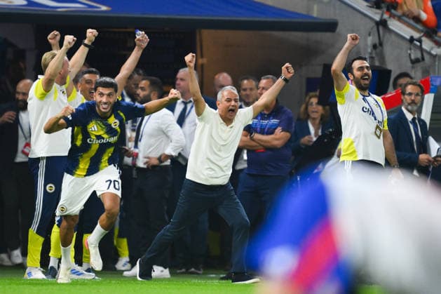 Olympique Lyon v Fenerbahce - UEFA Champions League LYON, FRANCE - AUGUST 26: Fenerbahce head coach Ismail Kartal celebrates at the end of a UEFA Champions League playoff round second-leg match between Olympique Lyon and Fenerbahce at Groupama Stadium in Lyon, France on August 26, 2026. Arif Hudaverdi Yaman Anadolu Lyon France. Editorial use only. Please get in touch for any other usage.  Copyright: x2026xAnadoluxArifxHudaverdixYamanx