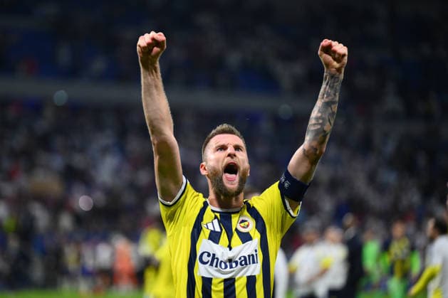 Olympique Lyon v Fenerbahce - UEFA Champions League LYON, FRANCE - AUGUST 26: Milan Skriniar of Fenerbahce celebrates at the end of the UEFA Champions League playoff round second-leg match between Olympique Lyon and Fenerbahce at Groupama Stadium in Lyon, France on August 26, 2026. Arif Hudaverdi Yaman Anadolu Lyon France. Editorial use only. Please get in touch for any other usage.  Copyright: x2026xAnadoluxArifxHudaverdixYamanx