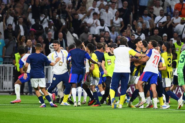 Olympique Lyon v Fenerbahce - UEFA Champions League LYON, FRANCE - AUGUST 26: Tension arises between Fenerbahce players and Olympique Lyon players during the UEFA Champions League playoff round second-leg match between Olympique Lyon and Fenerbahce at Groupama Stadium in Lyon, France on August 26, 2026. Arif Hudaverdi Yaman Anadolu Lyon France. Editorial use only. Please get in touch for any other usage.  Copyright: x2026xAnadoluxArifxHudaverdixYamanx