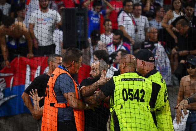 Olympique Lyon v Fenerbahce - UEFA Champions League LYON, FRANCE - AUGUST 26: A scuffle breaks out between Olympique Lyon fans and security personnel during the UEFA Champions League playoff round second-leg match between Olympique Lyon and Fenerbahce at Groupama Stadium in Lyon, France on August 26, 2026. Arif Hudaverdi Yaman Anadolu Lyon France. Editorial use only. Please get in touch for any other usage.  Copyright: x2026xAnadoluxArifxHudaverdixYamanx