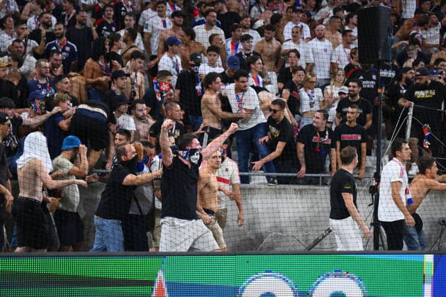 Olympique Lyon v Fenerbahce - UEFA Champions League LYON, FRANCE - AUGUST 26: A scuffle breaks out between Olympique Lyon fans and security personnel during the UEFA Champions League playoff round second-leg match between Olympique Lyon and Fenerbahce at Groupama Stadium in Lyon, France on August 26, 2026. Arif Hudaverdi Yaman Anadolu Lyon France. Editorial use only. Please get in touch for any other usage.  Copyright: x2026xAnadoluxArifxHudaverdixYamanx