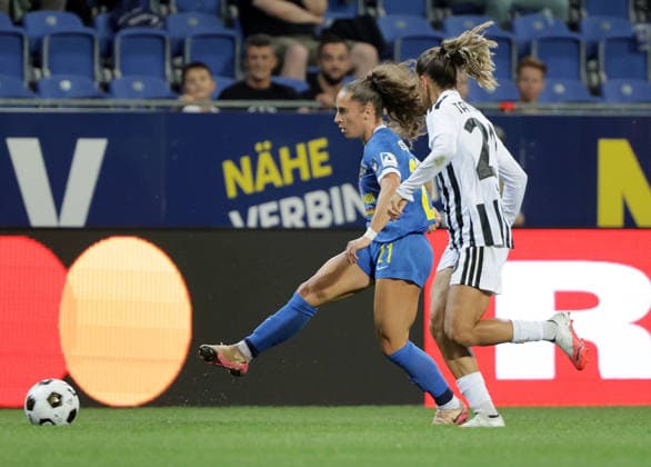 SOCCER - WCL, St.Poelten vs Juventus SANKT POELTEN,AUSTRIA,26.AUG.26 - SOCCER - UEFA Women s Champions League, qualification, SKN Sankt Poelten vs Juventus Turin. Image shows Izabela Krizaj (St.Poelten) and Tatiana Pinto (Juventus).  GEPAxpictures xWalterxLuger