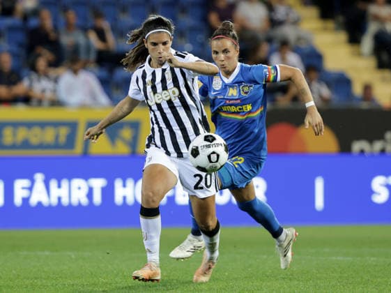 SOCCER - WCL, St.Poelten vs Juventus SANKT POELTEN,AUSTRIA,26.AUG.26 - SOCCER - UEFA Women s Champions League, qualification, SKN Sankt Poelten vs Juventus Turin. Image shows Alba Redondo (Juventus) and Jennifer Klein (St.Poelten).  GEPAxpictures xWalterxLuger