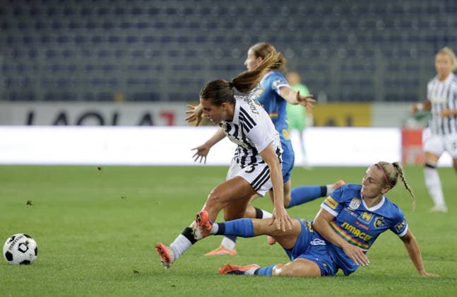 SOCCER - WCL, St.Poelten vs Juventus SANKT POELTEN,AUSTRIA,26.AUG.26 - SOCCER - UEFA Women s Champions League, qualification, SKN Sankt Poelten vs Juventus Turin. Image shows Estela Carbonell (Juventus) and Diana Lemesova (St.Poelten).  GEPAxpictures xWalterxLuger