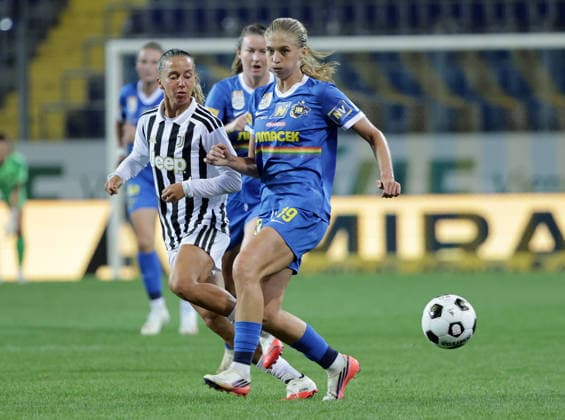 SOCCER - WCL, St.Poelten vs Juventus SANKT POELTEN,AUSTRIA,26.AUG.26 - SOCCER - UEFA Women s Champions League, qualification, SKN Sankt Poelten vs Juventus Turin. Image shows Tatiana Pinto (Juventus) and Ludmila Matavkova (St.Poelten).  GEPAxpictures xWalterxLuger